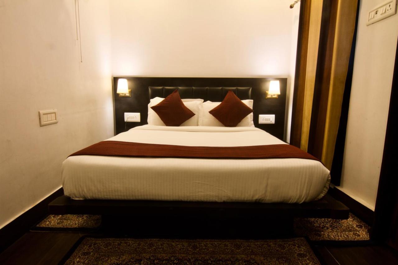 Hotel Samskara & Samsara à Lansdowne Extérieur photo