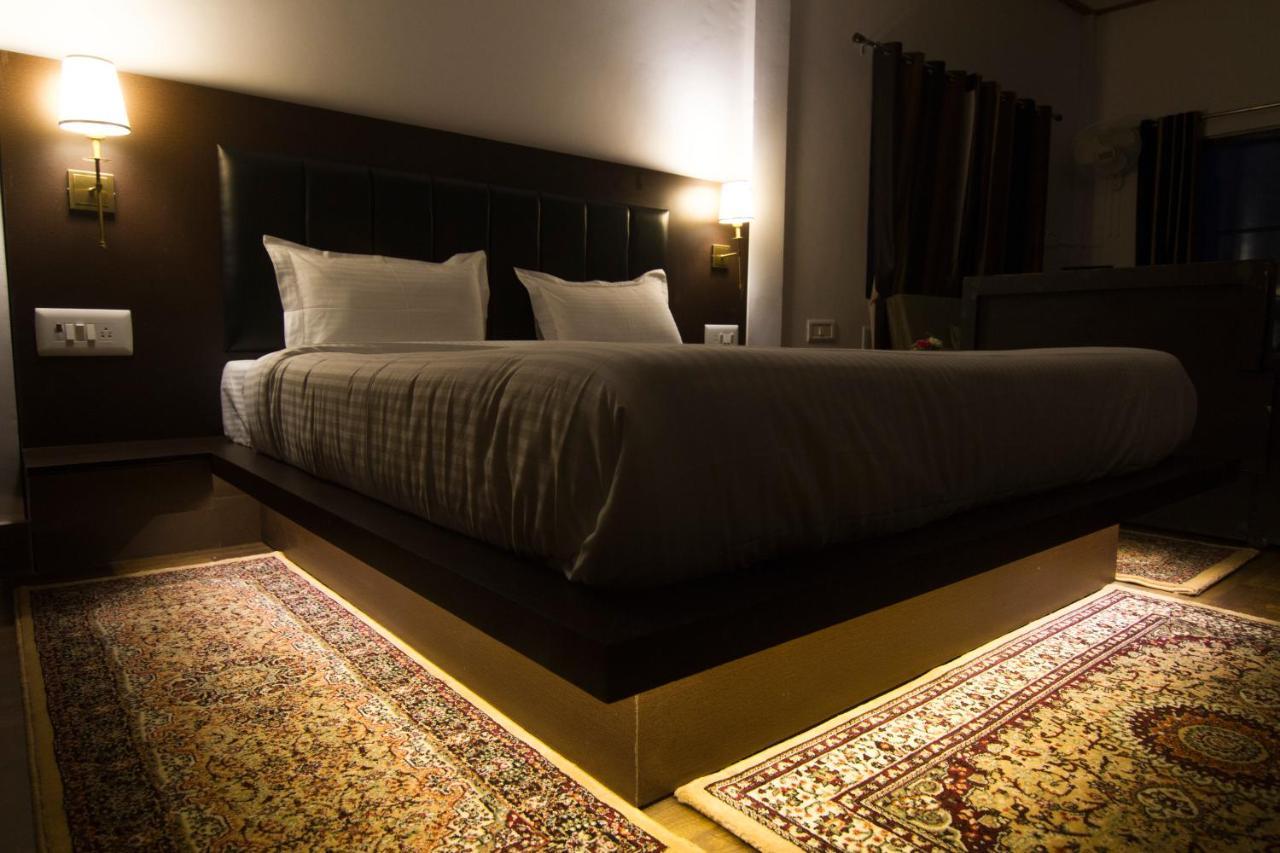 Hotel Samskara & Samsara à Lansdowne Extérieur photo